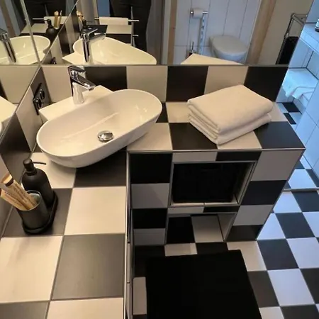 Design Apartment Auf 2 Ebenen - Top Lage & Ausstattung - Fuer Bis Zu 5 Personen